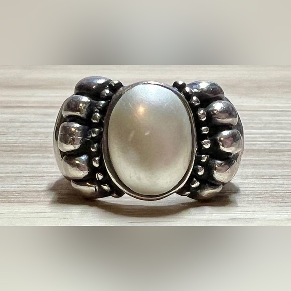 Vintage Native American Sterling Silver Pebbled Pearl Cabochon Ring, Size 8 - Picture 2 of 15